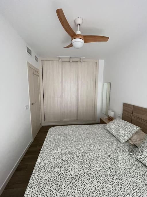 Lovely Beach Apartment Рінкон-де-ла-Вікторія Екстер'єр фото